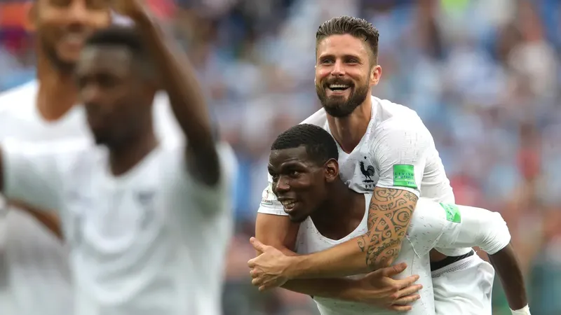 Giroud và Pogba thời còn cùng khoác áo tuyển Pháp. Ảnh: Getty Images