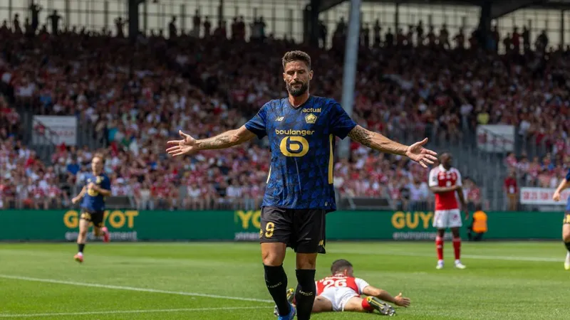 Olivier Giroud trở thành cầu thủ lớn tuổi nhất ghi bàn cho Lille trong một trận đấu Ligue 1. Ảnh: Foot Mercato