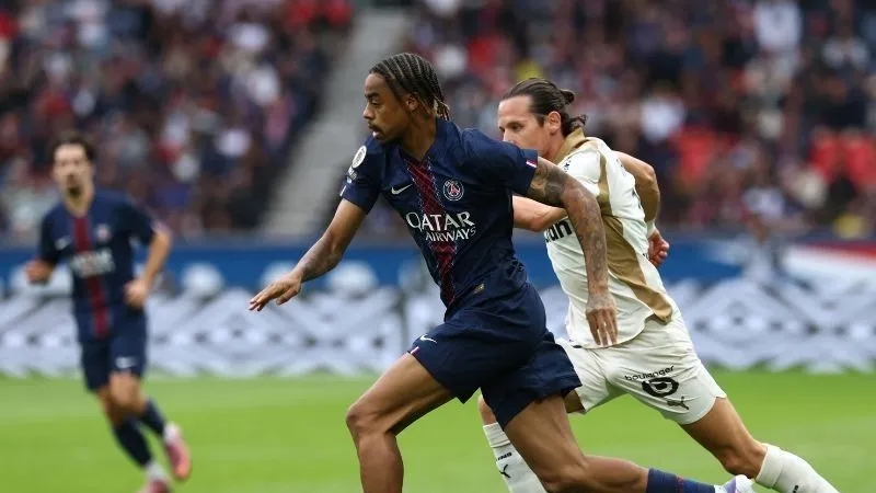 Barcola lập cú đúp vào lưới Lens ở vòng 4 Ligue 1 2025/26. Ảnh: AFP