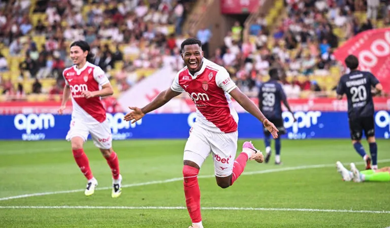 Ansu Fati ăn mừng sau khi ghi cú đúp vào lưới Metz giúp Monaco thắng 5-2 ở vòng 5 Ligue 1 2025/26. Ảnh: Getty Images