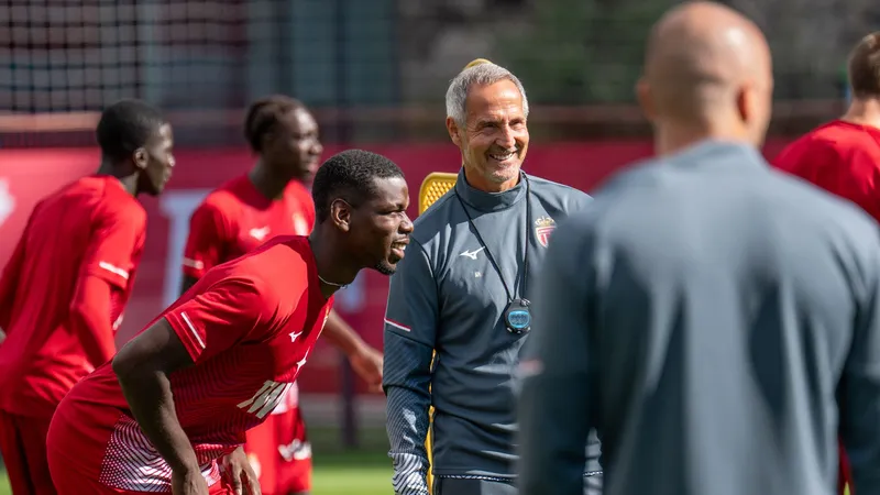 Monaco chia tay HLV Adi Hutter, Pogba hoãn ngày trở lại sân cỏ. Ảnh: Le10Sport