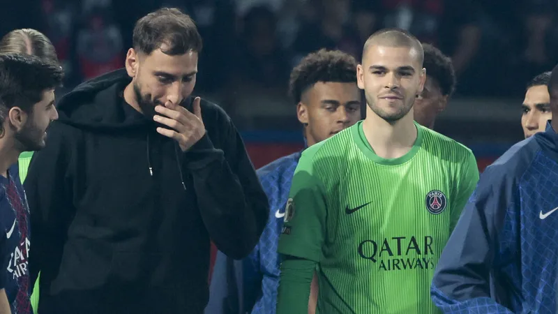 Chevalier thừa nhận khó khăn khi thay thế Donnarumma tại PSG. Ảnh: Getty Images