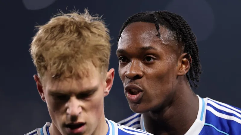 Emegha (phía sau) bị Strasbourg kỷ luật nội bộ sau loạt phát ngôn gây tranh cãi. Ảnh: Getty Images
