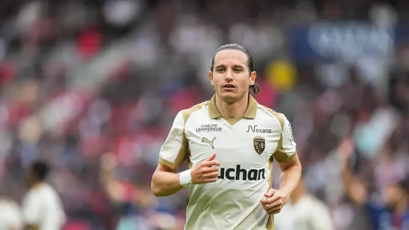 Florian Thauvin "hồi xuân" tại Lens. Ảnh: Getty Images