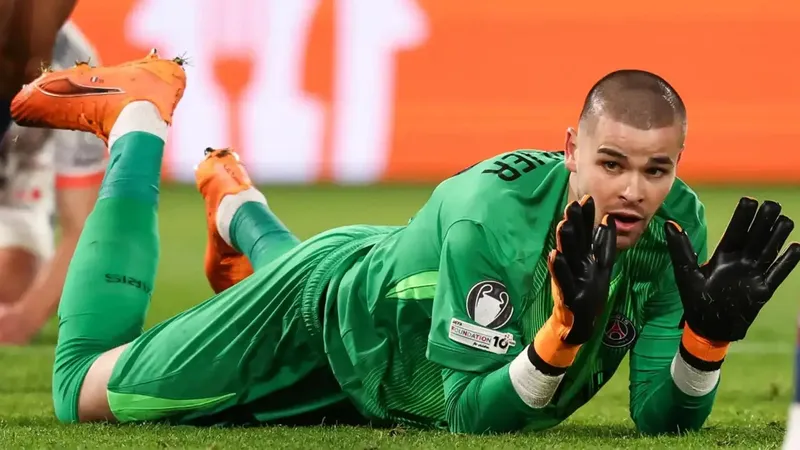 Lucas Chevalier chưa có phong độ tối ưu kể từ khi gia nhập PSG. Ảnh: Getty Images