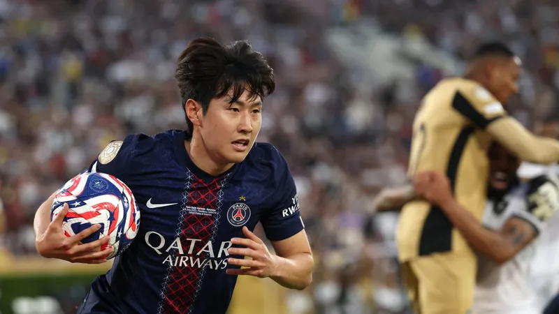 Lee Kang-in "không phải để bán" tại PSG. Ảnh: Getty Images