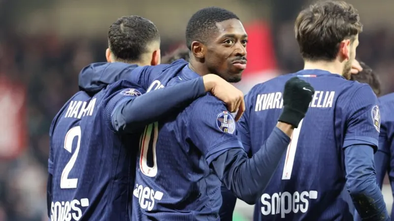 PSG giảm quỹ lương để nằm trong giới hạn của UEFA. Ảnh: AFP
