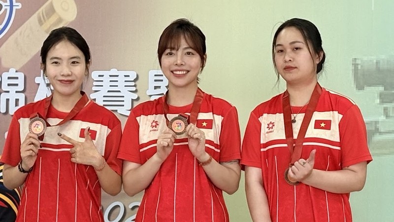 Le Thi Mong Tuyen, Phi Thanh Thao strike gold, break SEA records
