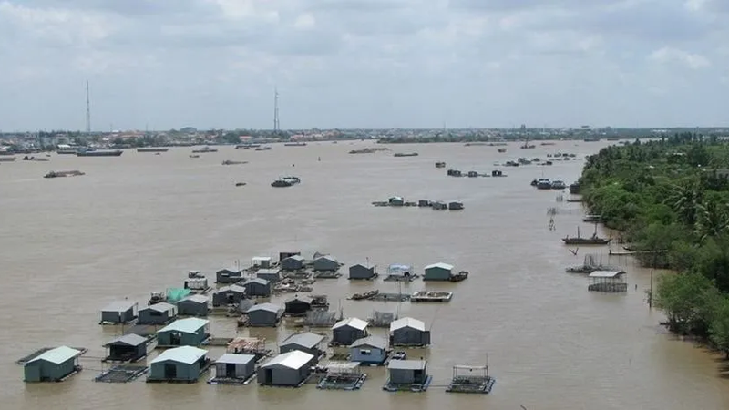 Dong Nai River rises above Alert Level 2, raising flood, landslide risks