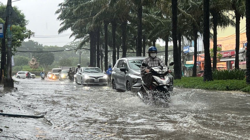 Mid-Autumn Festival: Hanoi gets sunny spells, Ho Chi Minh City faces heavy rain