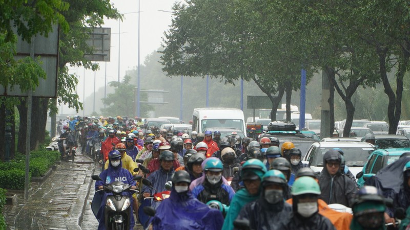 Heavy rain causes localized flooding, traffic congestion in Ho Chi Minh City