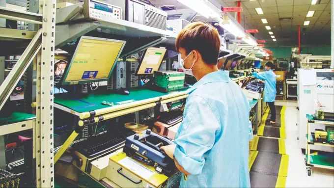 Employees at Datalogic Vietnam Co. Ltd. at SIHUB (Photo: SGGP)