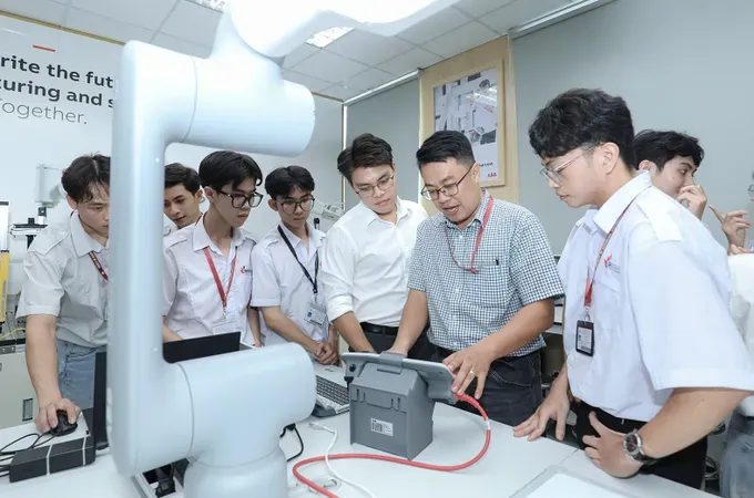 Vietnam facing severe thirst for talents in strategic tech sectors