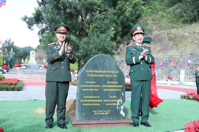 General Phan Van Giang and General Khamliang Outhakaysone are posing for a commemorative photo at border marker 460