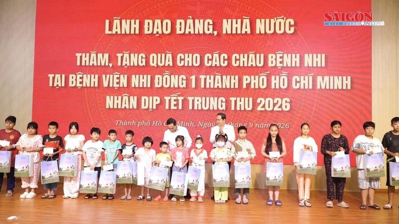 National Assembly Chairman visits pediatric patients in Ho Chi Minh City