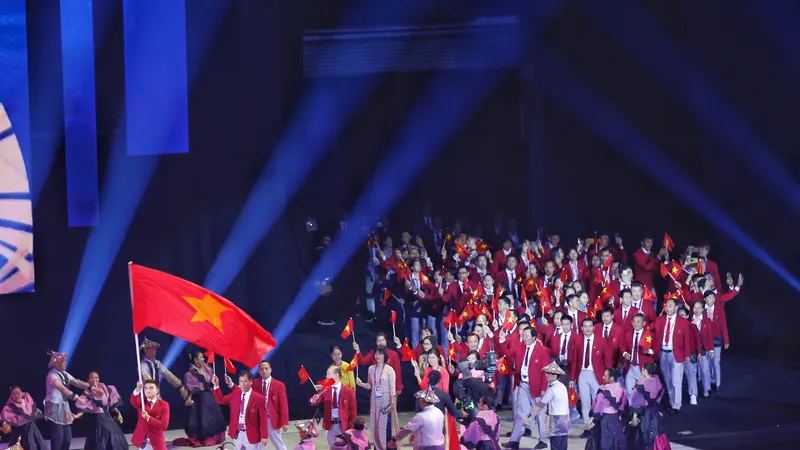Đoàn thể thao Việt Nam trong buổi lễ khai mạc SEA Games 30. Ảnh: Dũng Phương