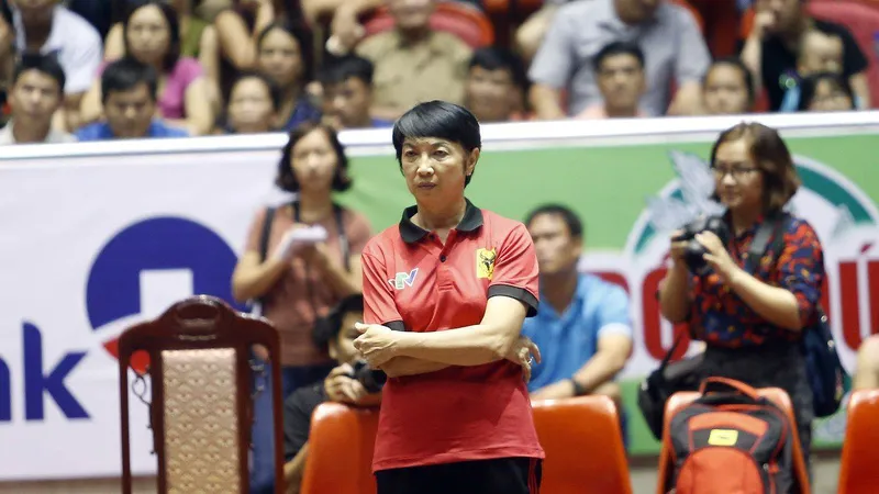 Lương Nguyễn Ngọc Hiền lên thay làm HLV VTV Bình Điền trong năm mới 2021.