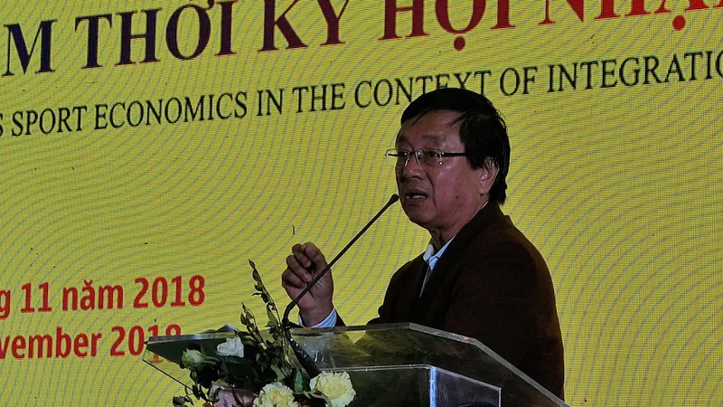 Ông Phạm Ngọc Viễn đọc tham luận tại Hội thảo