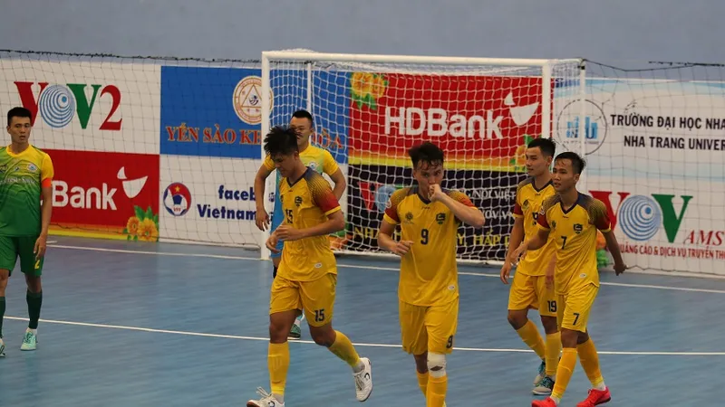 Quảng Nam bất ngờ thắng đậm 5-1 trước đội chủ nhà Sanna Khánh Hòa. Ảnh: Anh Trần.