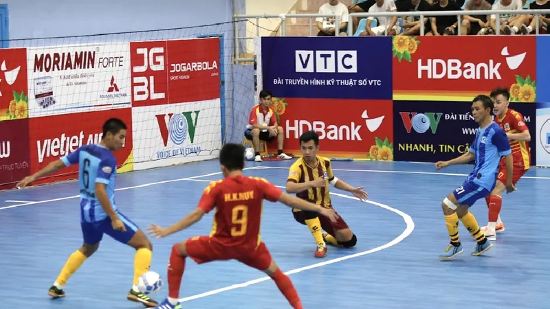 Kardiachain Sài Gòn thắng dễ Vietfootball. 