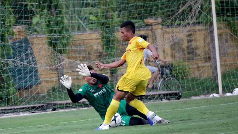 Thanh Minh trong buổi tập cùng đội U22 Việt Nam