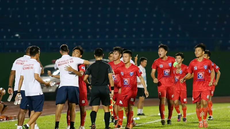 Niềm vui của thầy trò HLV Huỳnh Kesley. Ảnh: ANH KHOA