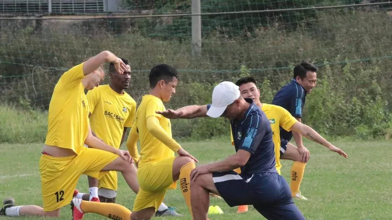 "Thuyền trưởng" Quang Trường đã rời tàu khi thành tích của SLNA không như ý muốn. Ảnh: SLNAFC