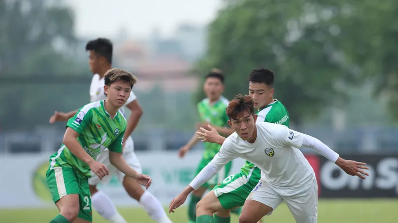 An Giang (áo trắng) liệu có cải thiện tình hình sau khi thay HLV? 