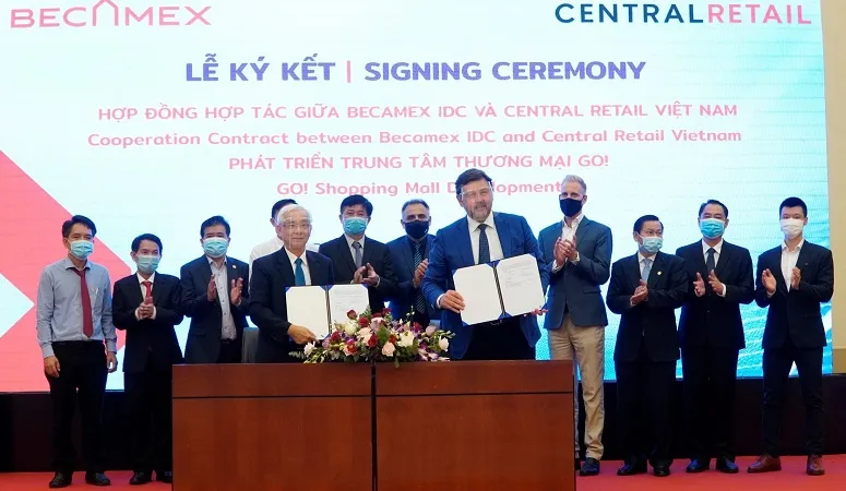 Lãnh đạo Tổng công ty Becamex IDC và Tập đoàn Central Retail Vietnam tại lễ ký kết