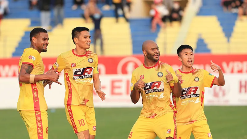 Niềm vui của các cầu thủ Thanh Hóa sau trận thắng lớn trước Đà Nẵng
