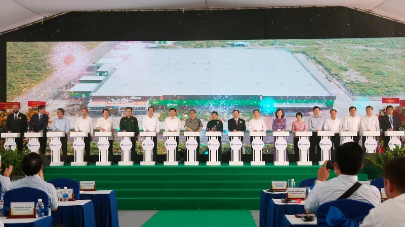 Các đại biểu tại nghi thức khánh thành nhà máy Hayat tại Khu công nghiệp Becamex - Bình Phước