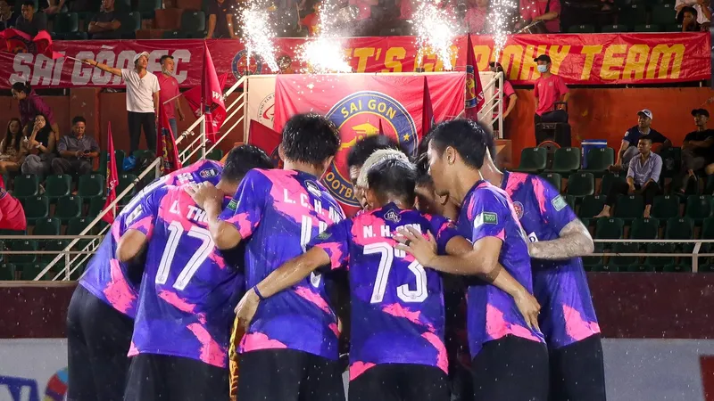 CLB Sài Gòn "bơ vơ" giữa những khó khăn bủa vây cuối mùa. Ảnh: SGFC