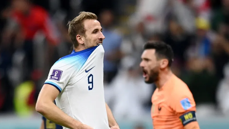 Sự thất vọng của Harry Kane khi sút hỏng quả đá phạt 11m vào cuối trận