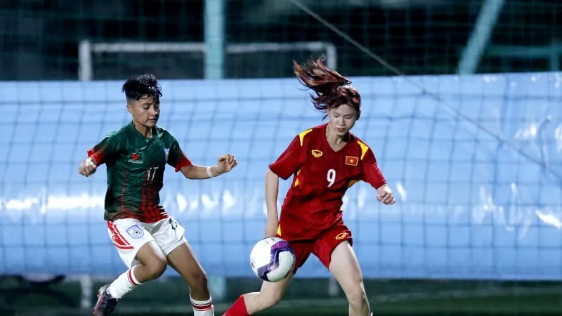 Đội chủ nhà U17 nữ Việt Nam khởi đầu thuận lợi trước Bangladesh