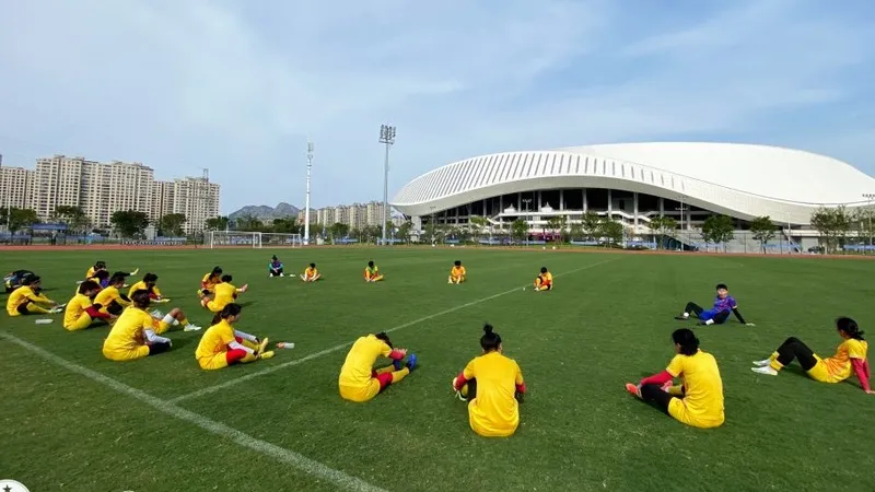 Các cầu thủ Việt Nam trên sân tập chiều 20-9