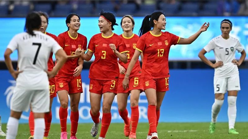 Niềm vui của các cô gái Trung Quốc. Ảnh: Reuters