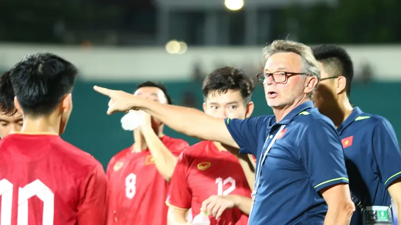 HLV Troussier trong giai đoạn sàng lọc để tìm ra bộ khung tối ưu cho vòng loại World Cup 2026