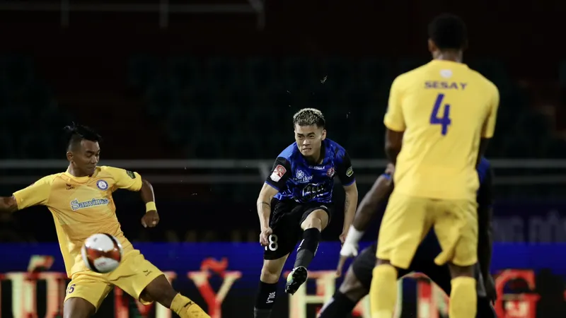 CLB TPHCM có chiến thắng cách biệt 2-0 trước Khánh Hòa. Ảnh: DŨNG PHƯƠNG
