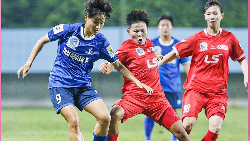 Bích Thủy tỏa sáng ghi bàn ấn định chiến thắng 2-1 cho TPHCM I