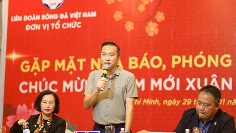 Phó Chủ tịch VFF Nguyễn Xuân Vũ phát biểu tại buổi gặp mặt cùng các nhà báo, phóng viên của khu vực phía Nam. Ảnh: DŨNG PHƯƠNG