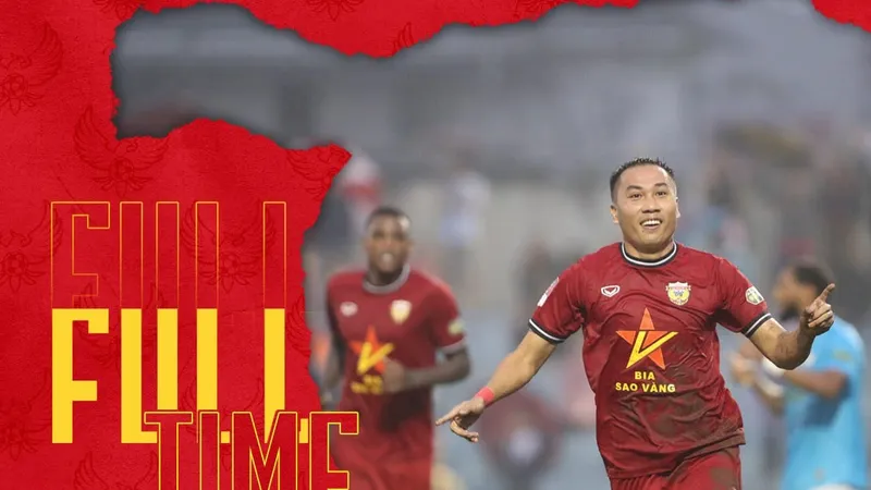 Niềm vui của Quang Nam sau khi ghi bàn thắng cho đội nhà. Ảnh: HTFC