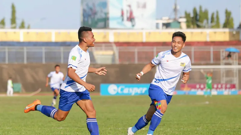 Niềm vui của Hồ Thanh Minh sau bàn thắng. Ảnh: HFC