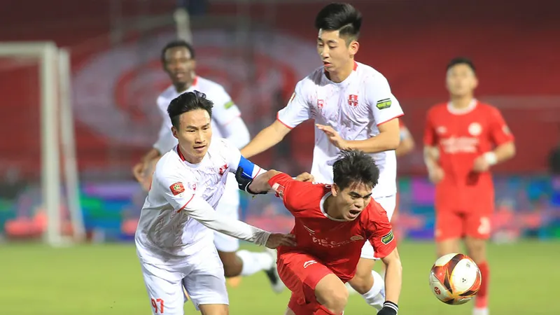 Viettel FC giành 1 điểm vất vả trên sân Lạch Tray