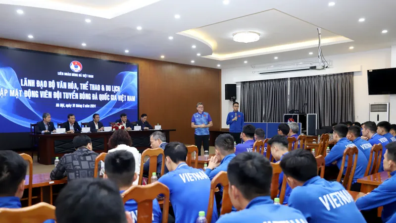 HLV Troussier chia sẻ tại buổi gặp gỡ vào sáng 18-3