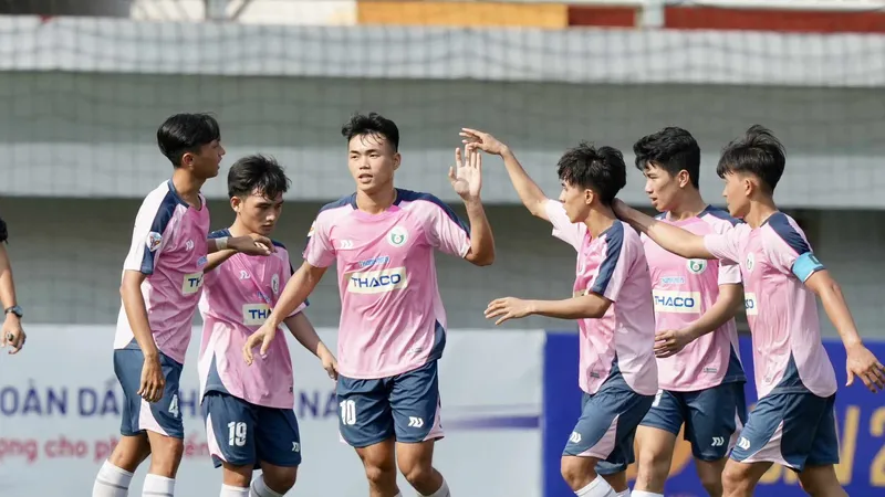 ĐH Sư phạm TDTT TPHCM giành chiến thắng cách biệt 2-0 trước ĐH Nông Lâm và sớm giành vé vào tứ kết