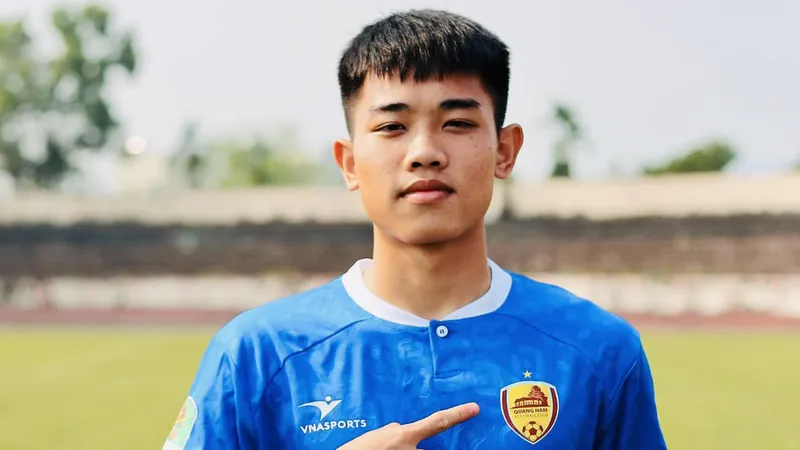 Tiền đạo Nguyễn Đình Bắc. Ảnh: QNFC