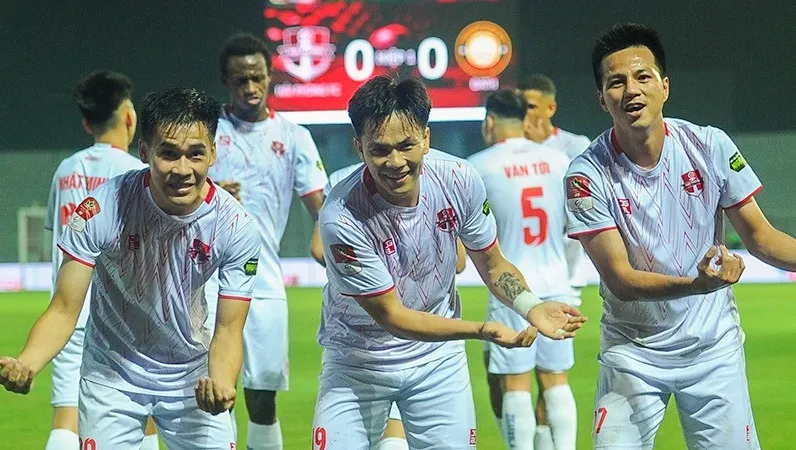 Hải Phòng tạm thoát khỏi khu vực cuối bảng sau trận thắng Thanh Hóa ở vòng 15. Ảnh: VPF