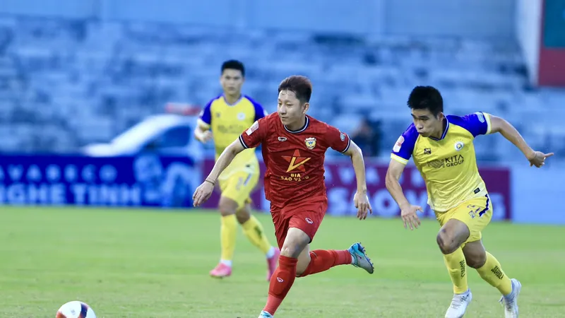 Hà Tĩnh giành 1 điểm quý giá trước Hà Nội FC trên sân nhà. Ảnh: MINH HOÀNG