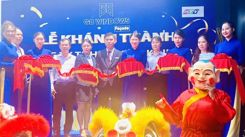 Ban Lãnh đạo GB Windows và các đại biểu thực hiện nghi thức cắt băng khánh thành