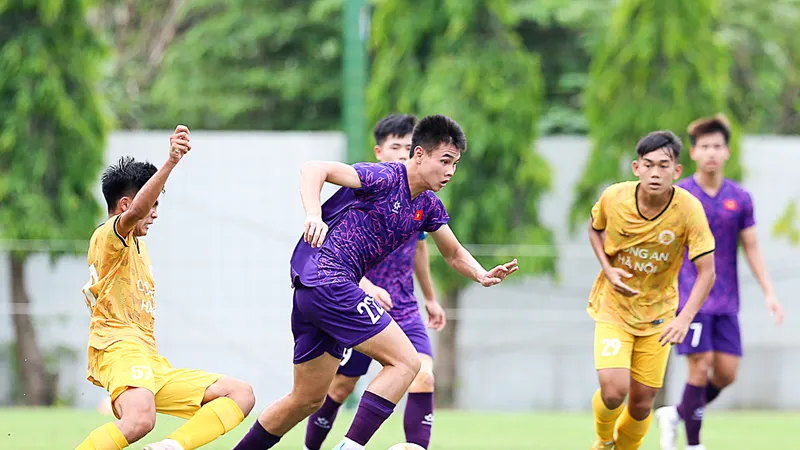 U19 Việt Nam giành chiến thắng 2-1 trước Trẻ CAHN vào chiều 25-5